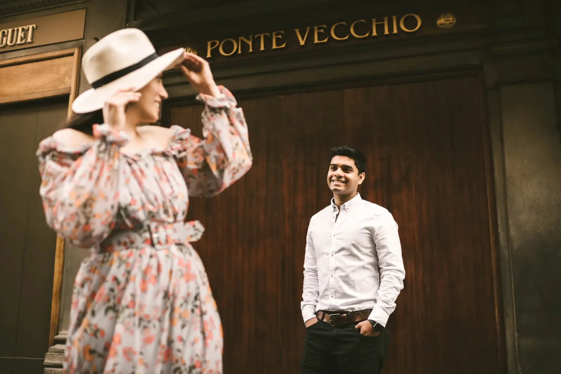 Florence early morning elegant engagement life style photo shoot at Ponte Vecchio