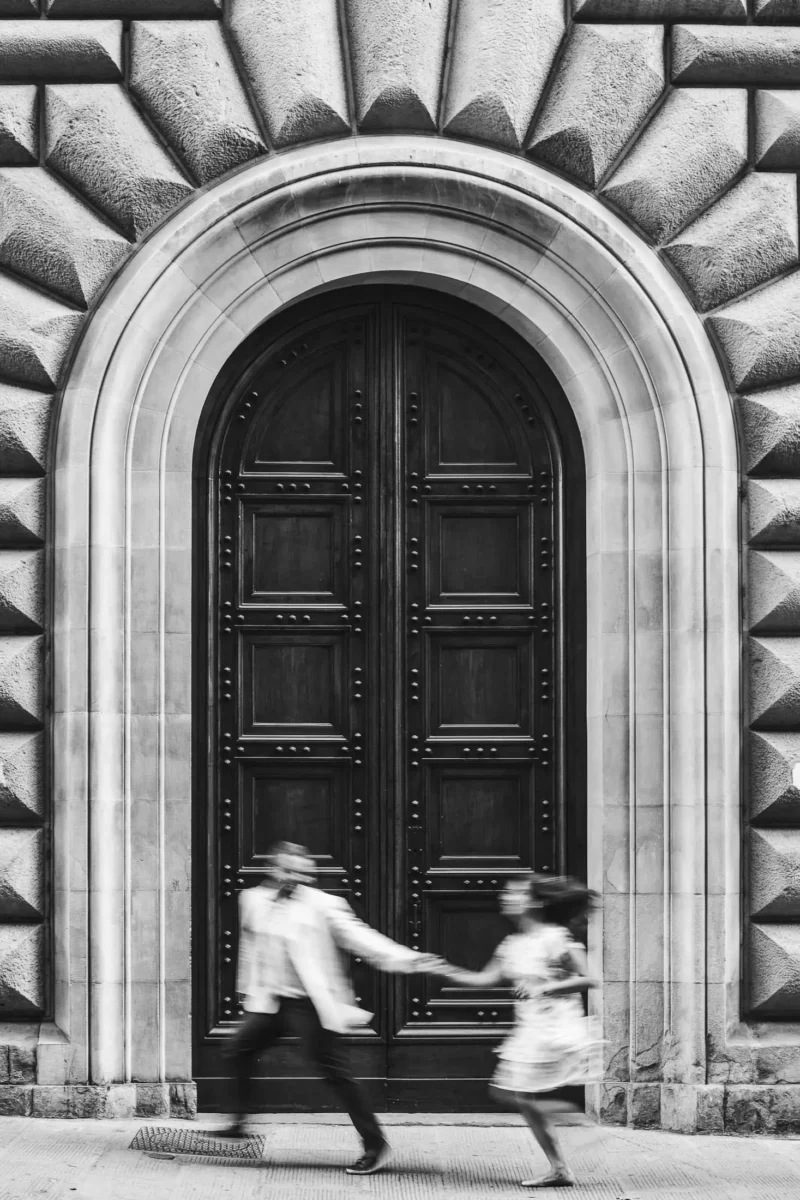 Creative and modern engagement photo shoot in Florence