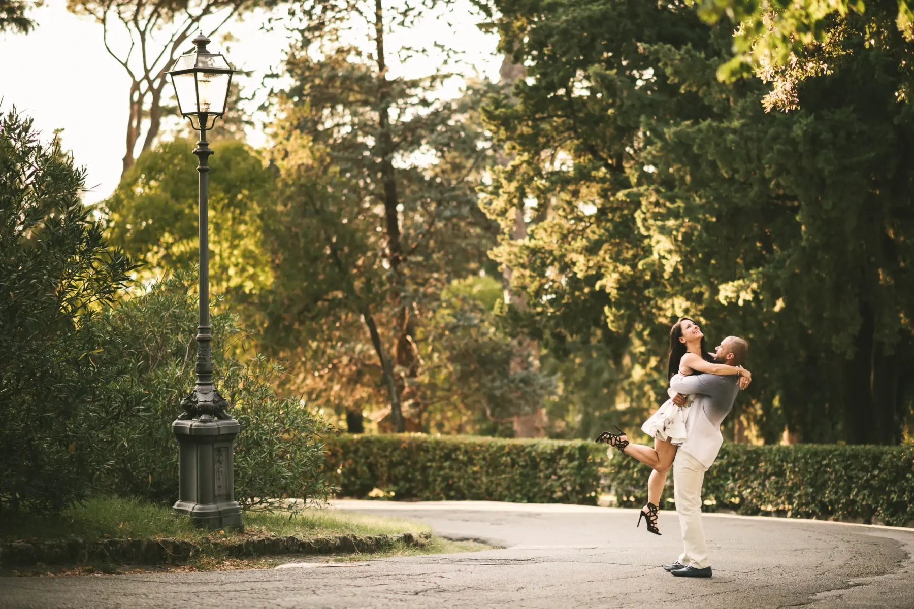 Visit Florence countryside and book a couple portrait photo shoot and build your memories