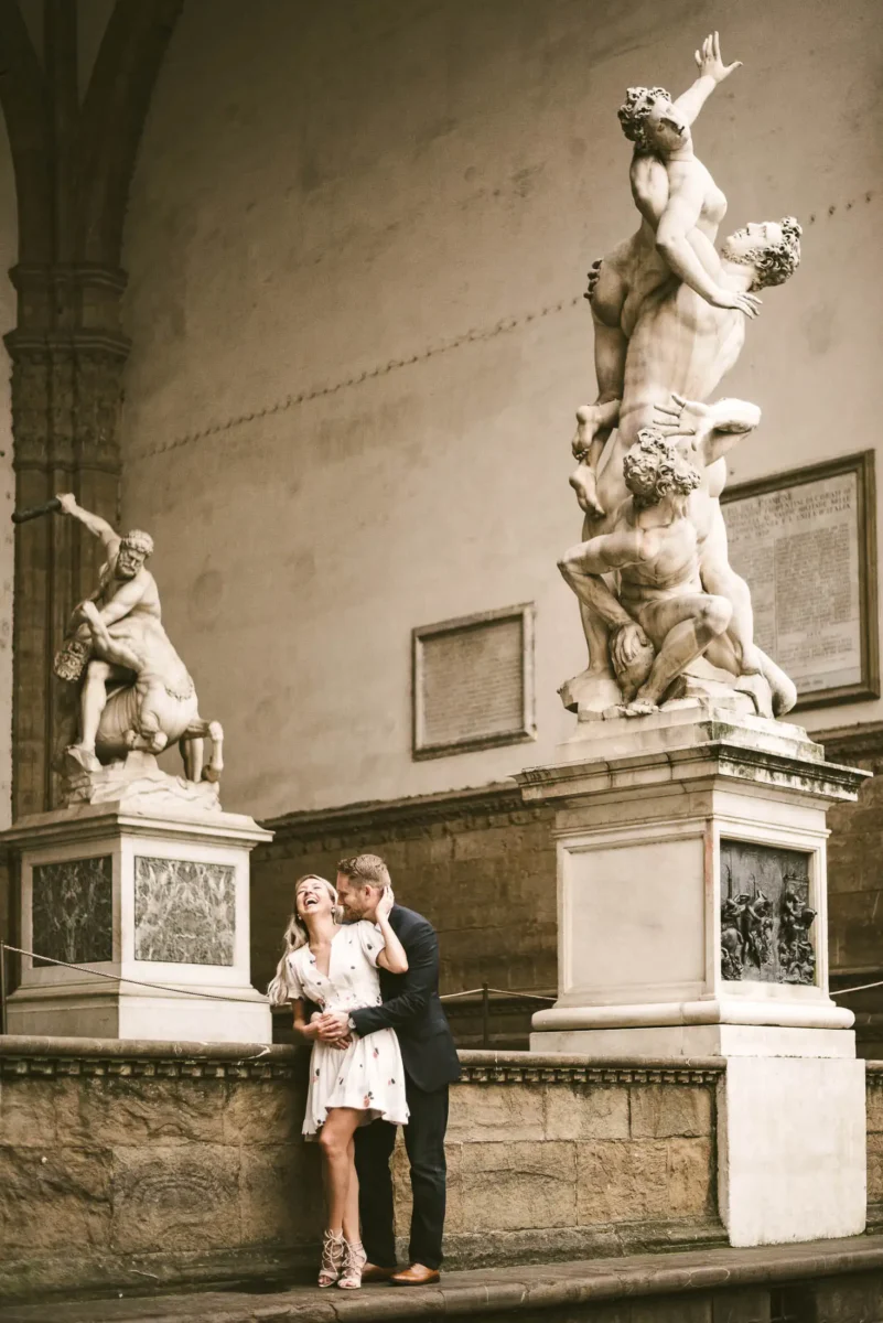 Delightful engagement photos at sunrise in Florence in Piazza della Signoria