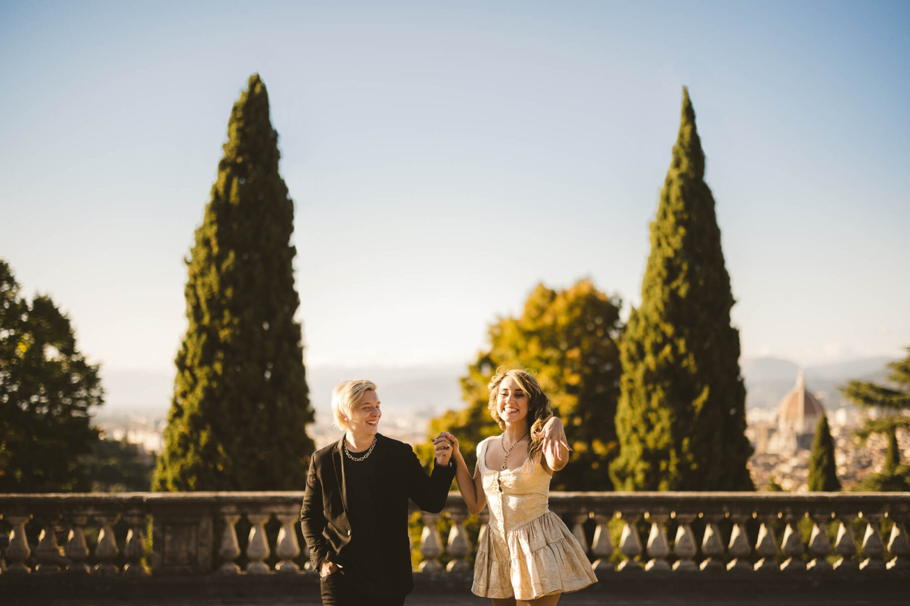 Exciting, fun and spontaneous engagement couple photo session in Florence, Italy