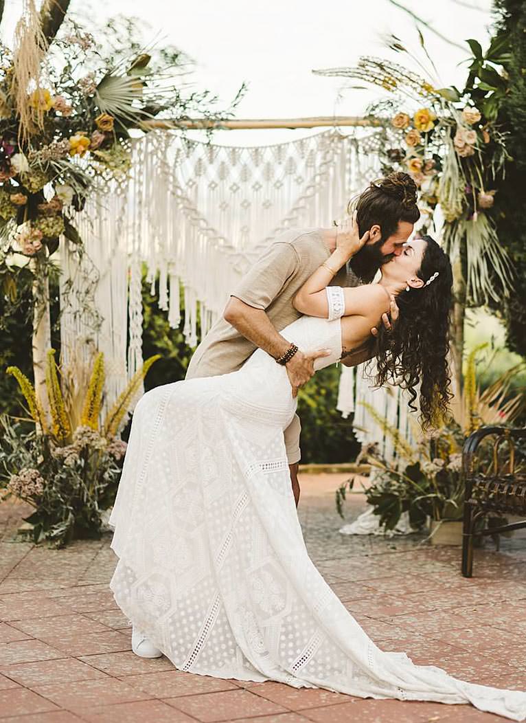 A romantic, elegant, boho chic rock wedding in Tuscany at La Valle farmhouse and Casa Masi