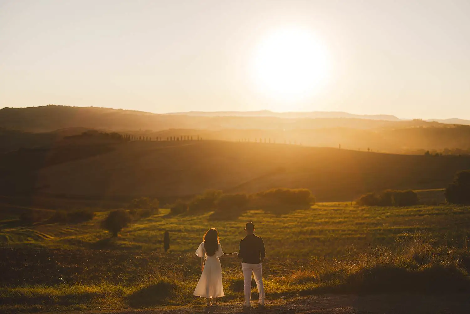 Dreaming of a meaningful and unforgettable engagement photo session in the heart of Val d’Orcia near Pienza