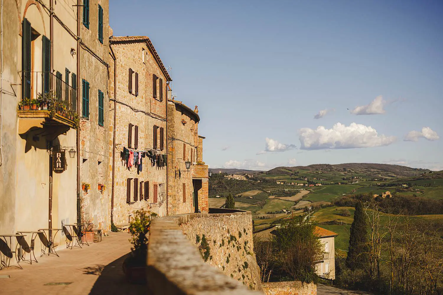 Iconic rolling hills of the Val d’Orcia near Pienza a perfect place for a couple photo shoot
