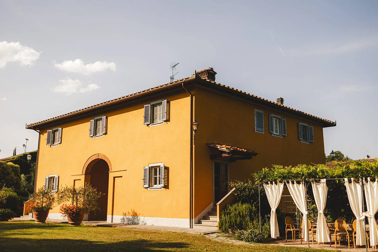 La Querce dei Medici a fantastic estate in the heart of countryside of Tuscany in Mugello perfect for a family photo shoot