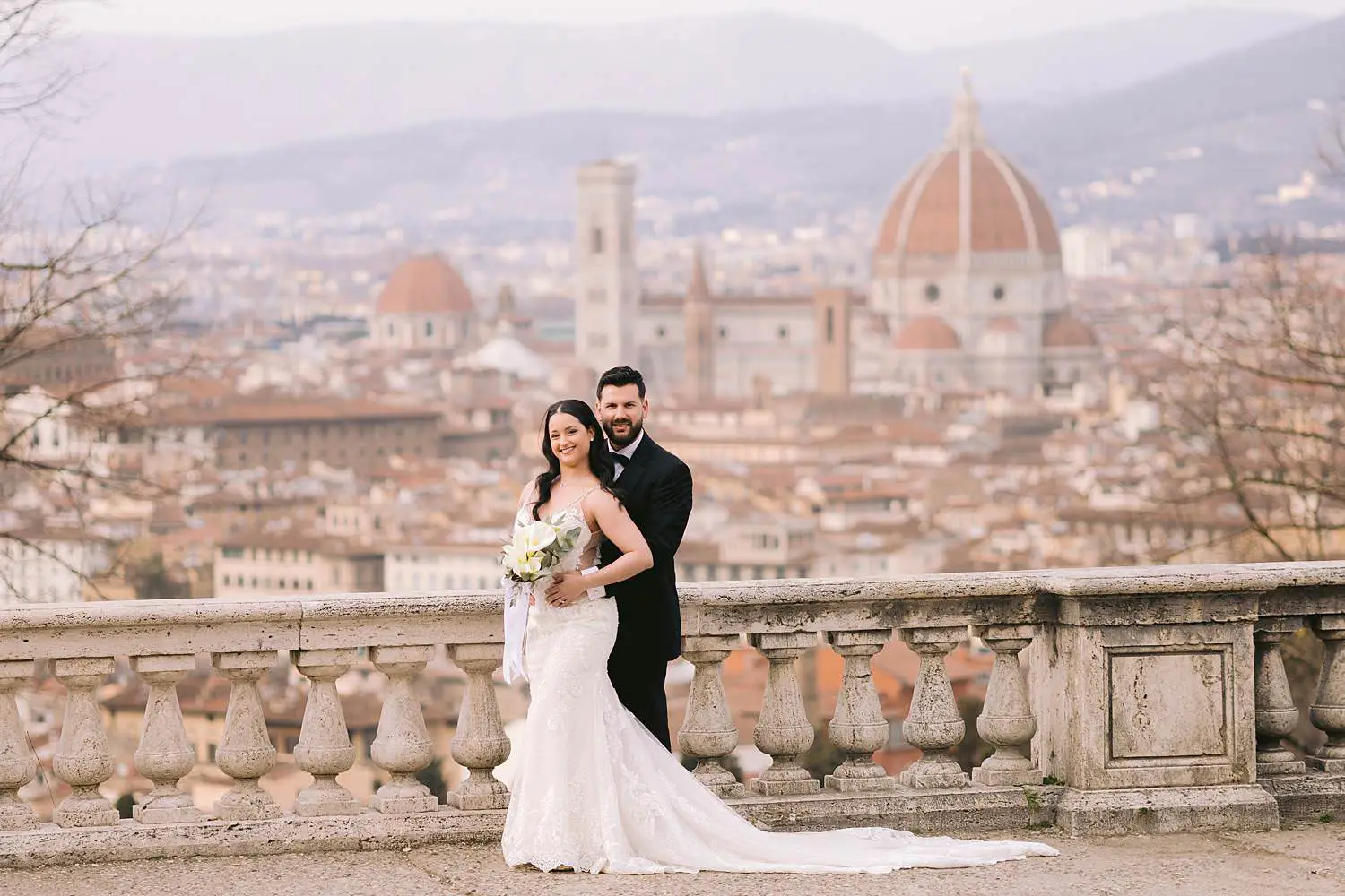 Romantic elopement couple photoshoot in the most iconic panoramic site in Florence