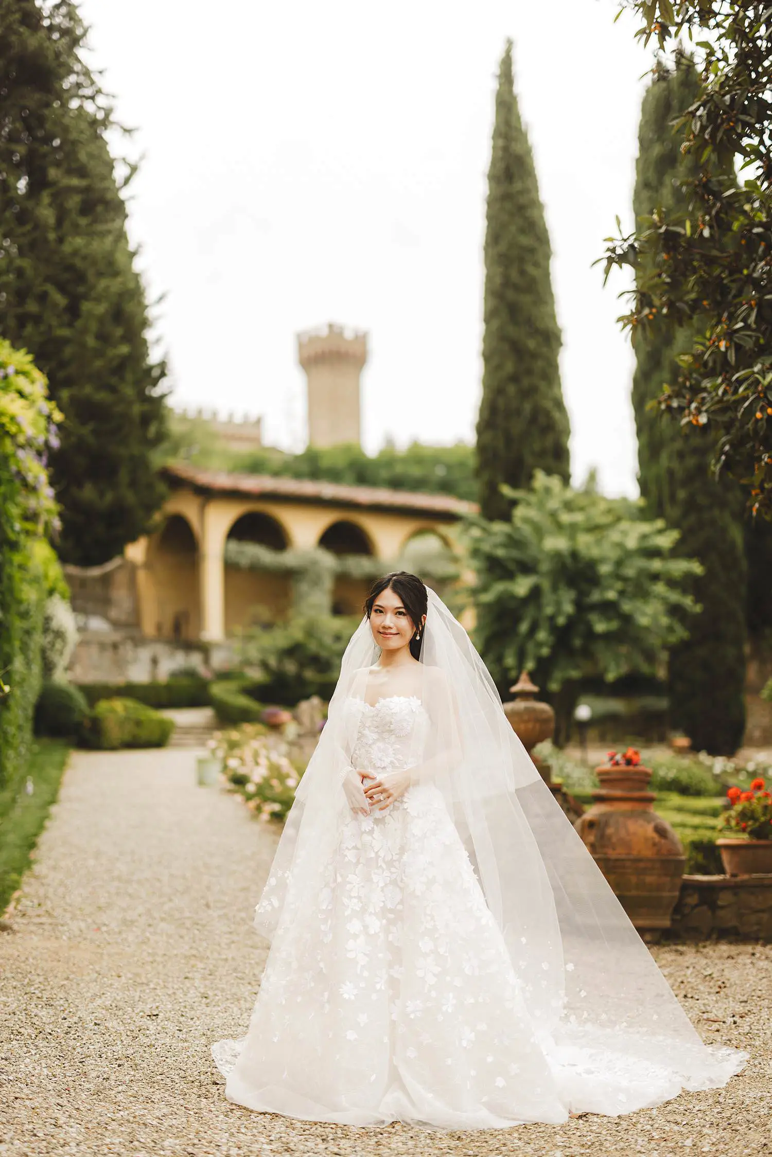 Elegant bride portrait in a timeless Florentine Villa Agape
