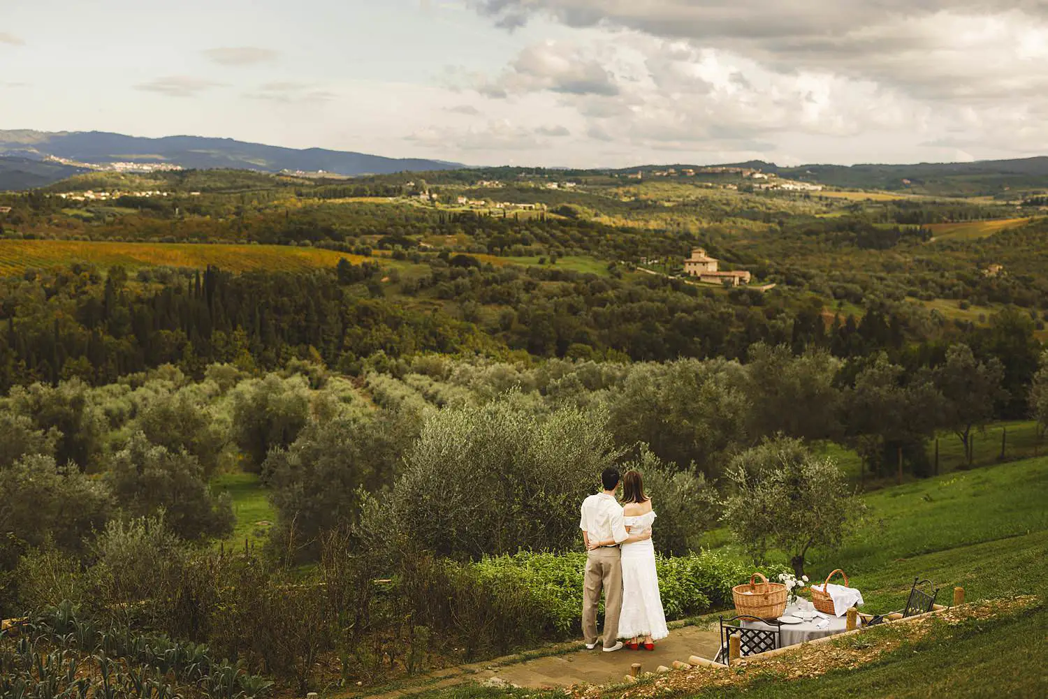 Romantic Tuscany Proposal photo shoot at Castello del Nero