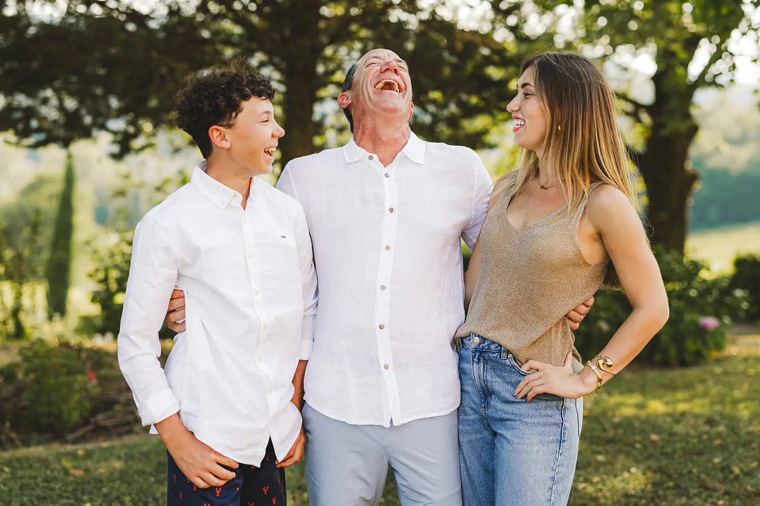 Spontaneous and fun family photo shoot in Tuscany countryside in Mugello at La Querce dei Medici