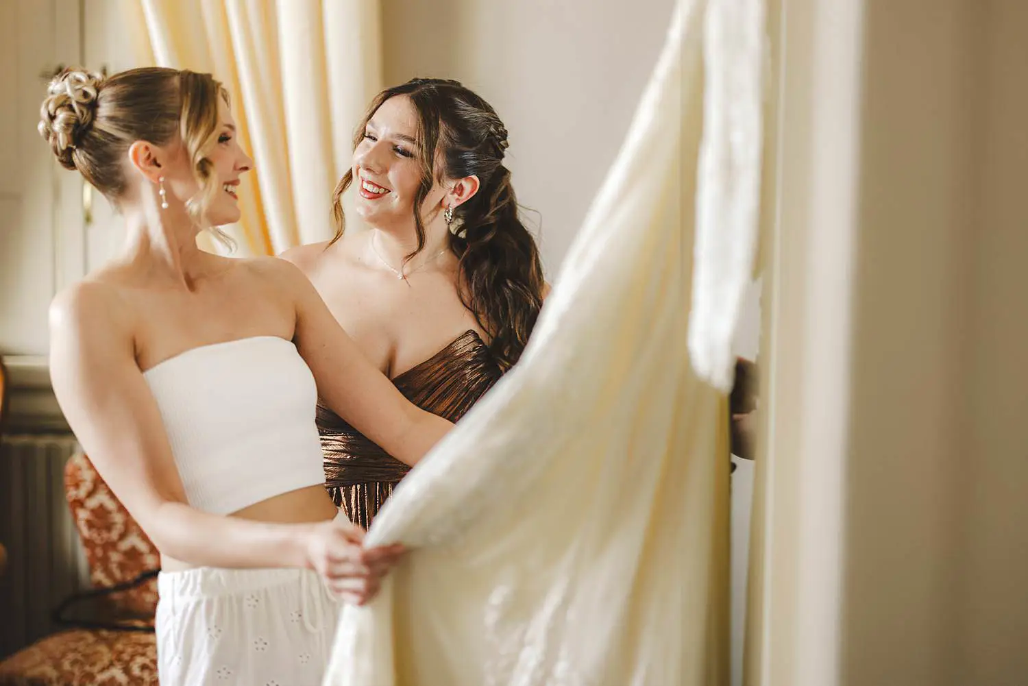 Joyful and elegant candid moment with bride just before to wear the wedding dress at Villa Belvedere in Loro Ciuffenna