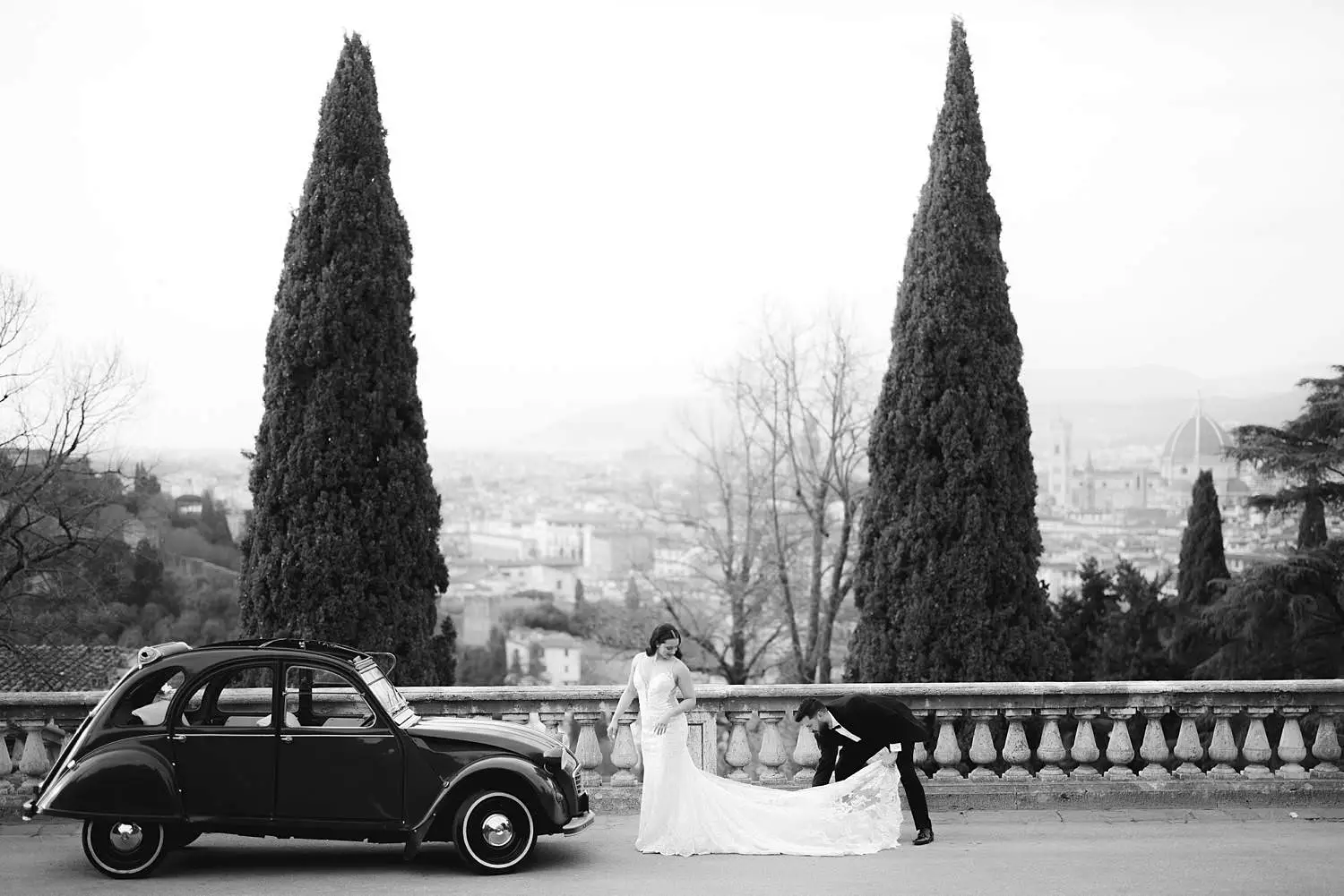 Elegant bride and groom elopement photo shoot in Florence iconic panoramic location
