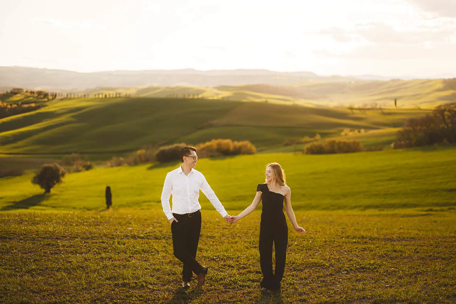 Golden hour portraits under warm light of Pienza in the most iconic landscapes in Tuscany