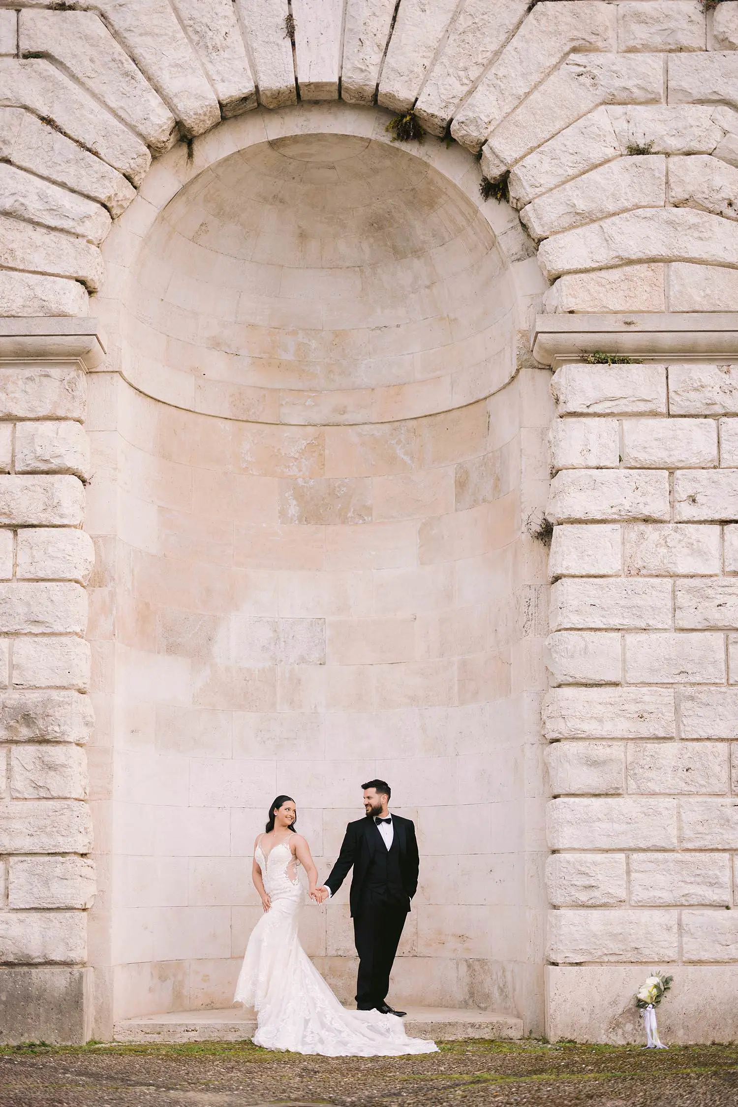 Elegant bride and groom elopement photo shoot in Florence