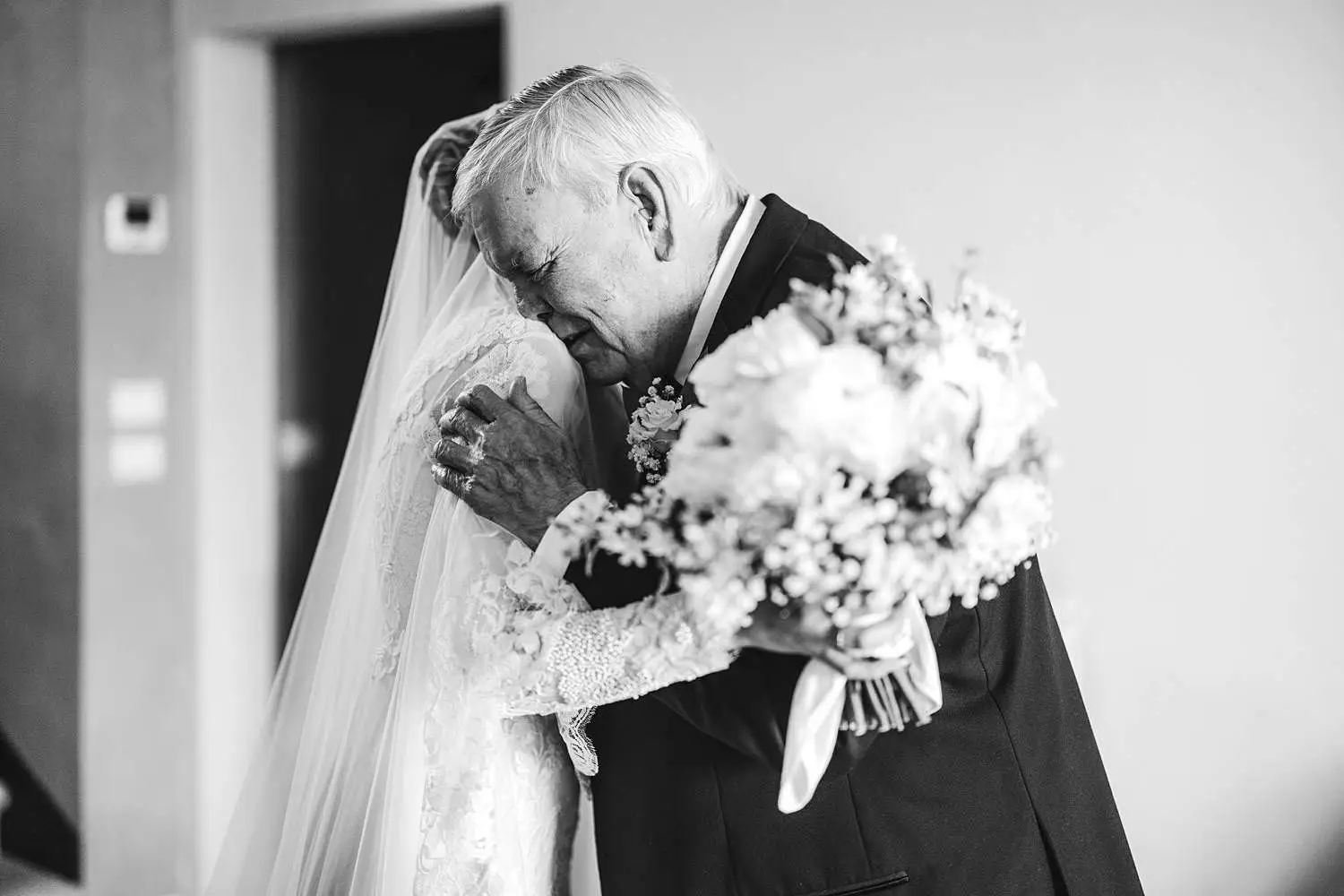 Unforgettable and emotional bride and grandfather first look at Villa Belvedere in Loro Ciuffenna