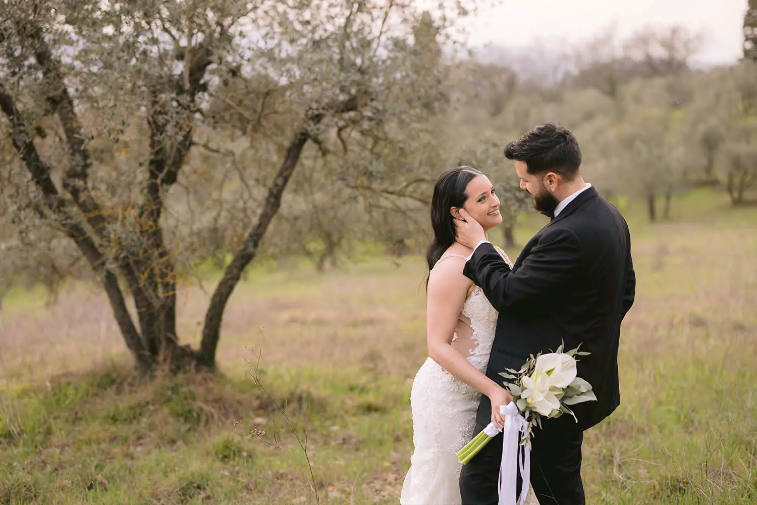 Romantic couple elopement shoot in the countryside of Chianti