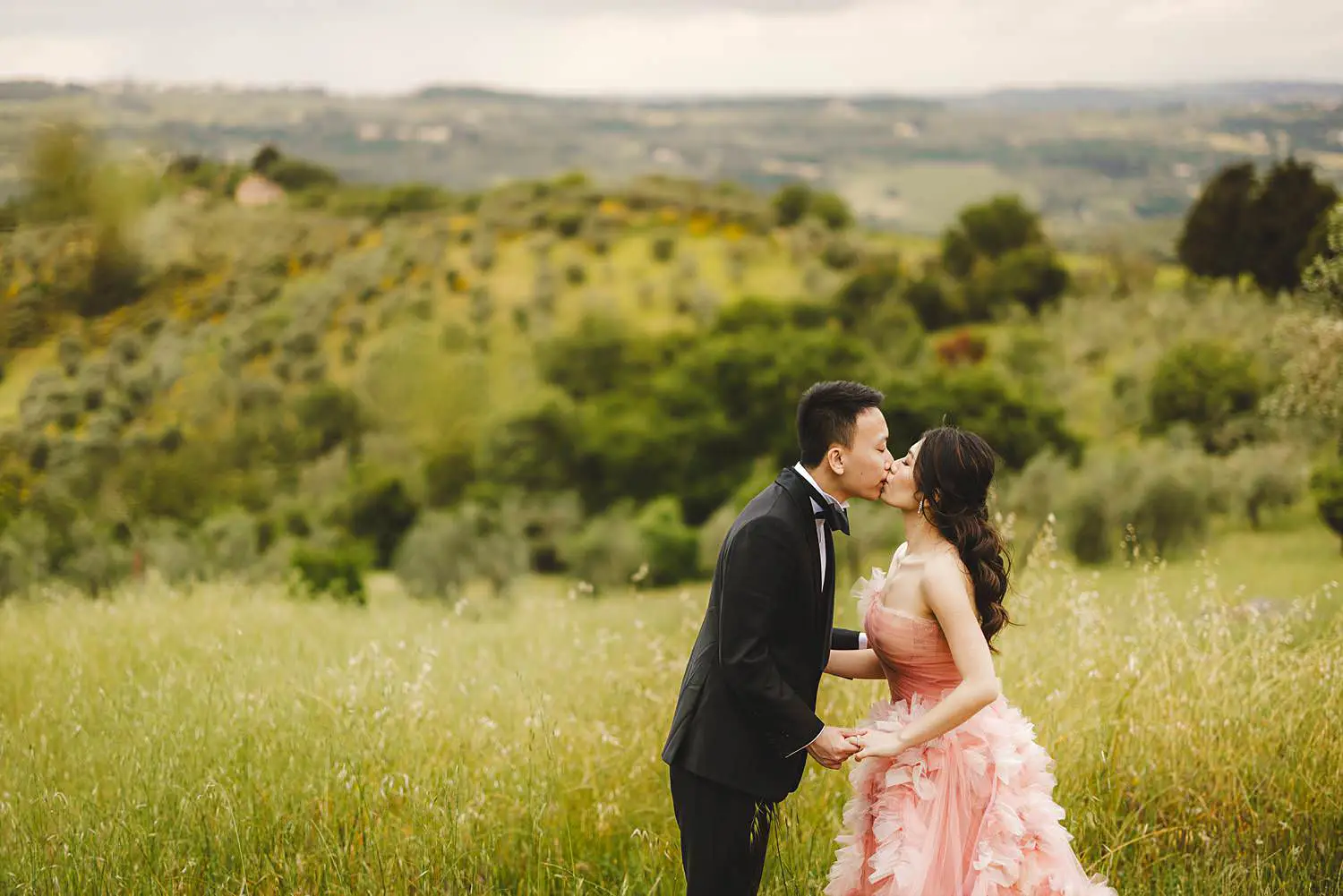 Romantic and timeless pre-wedding couple shoot in the Chianti countryside