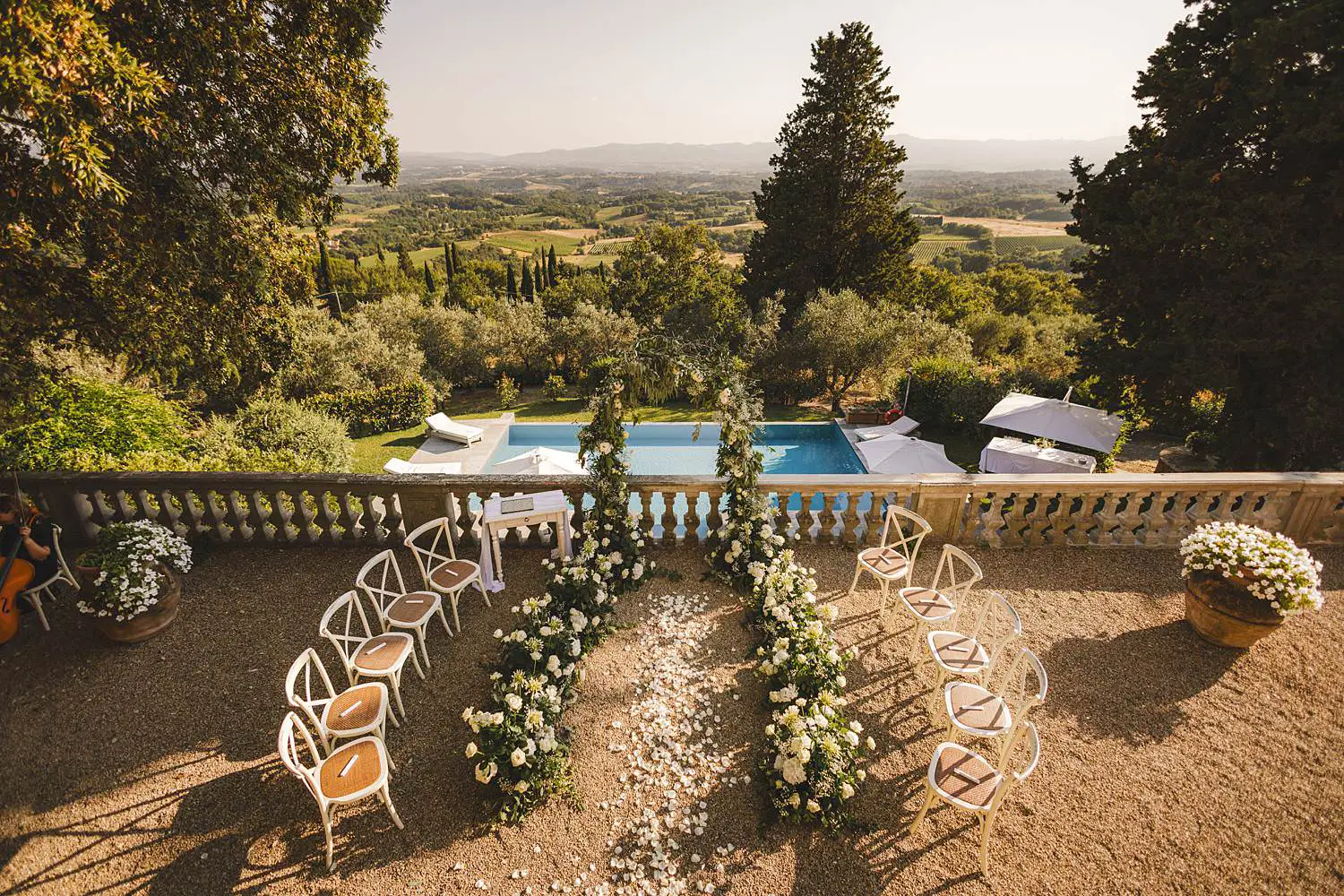 A romantic and intimate Villa Belvedere wedding in Tuscany