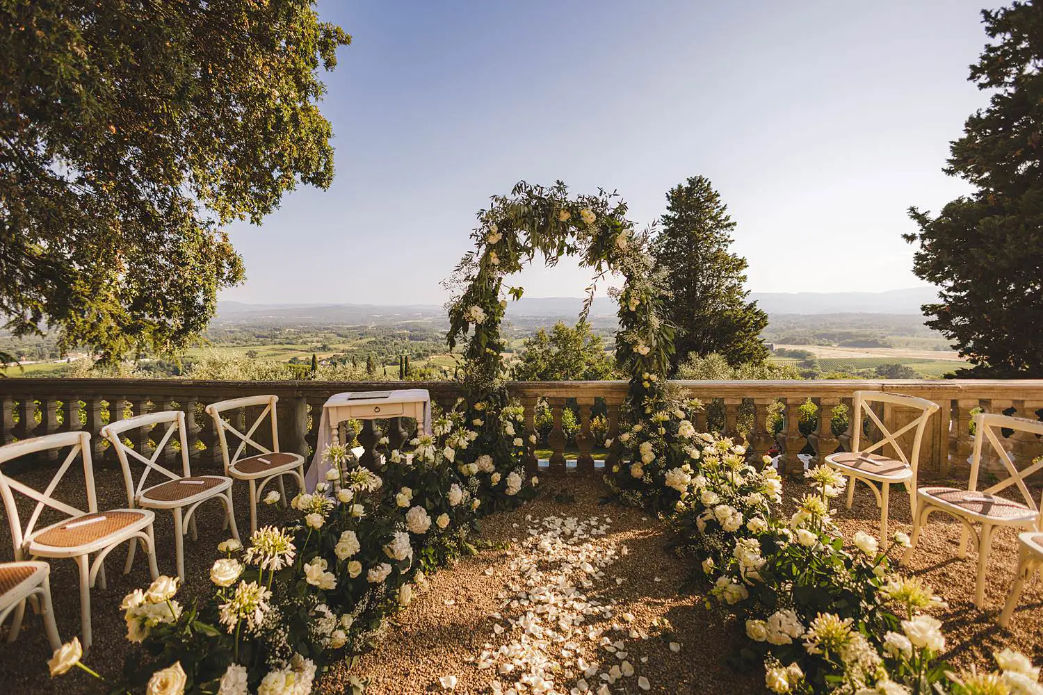 A romantic and intimate Villa Belvedere wedding in Tuscany