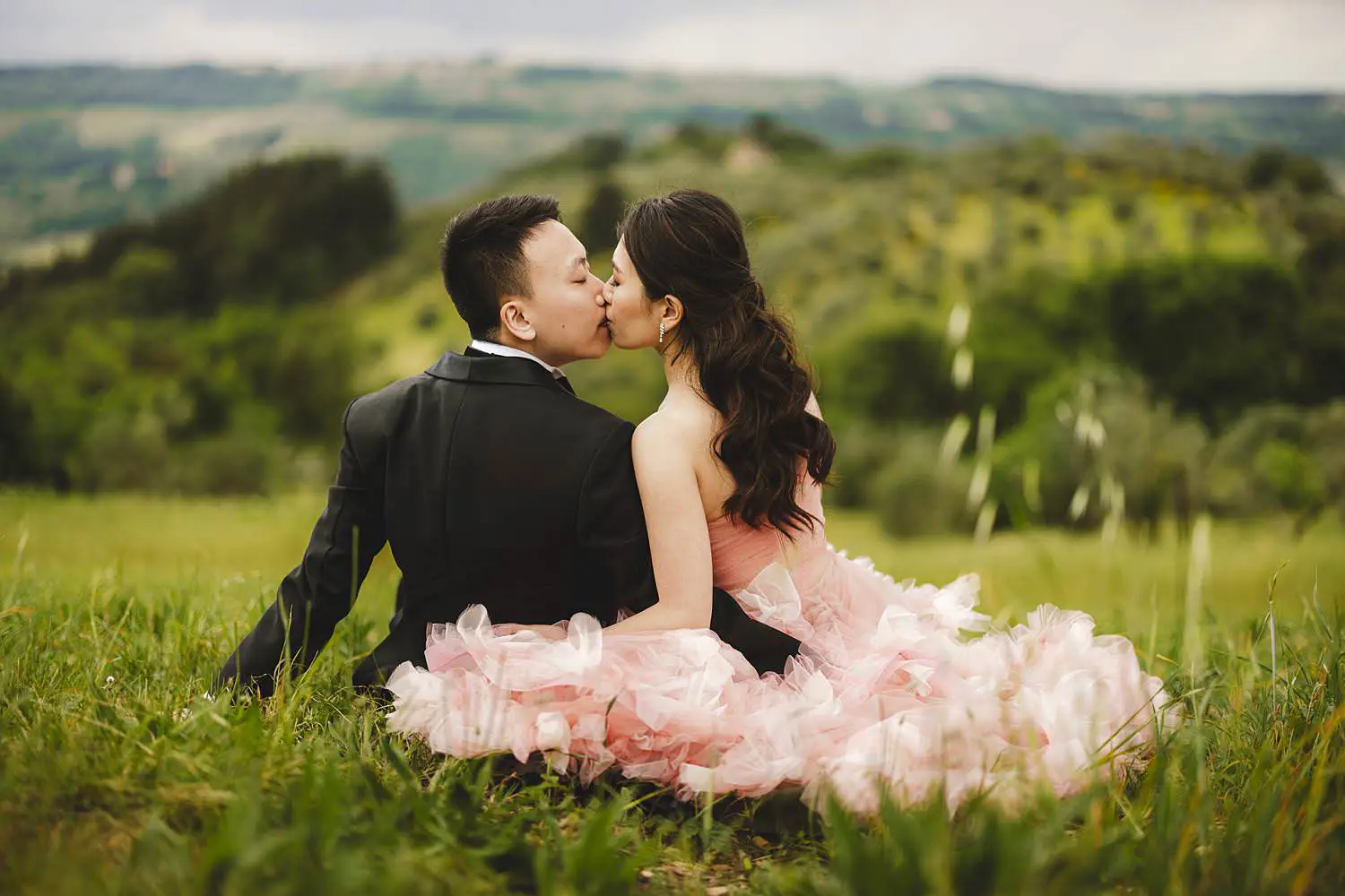 Romantic and timeless pre-wedding couple shoot in the Chianti countryside