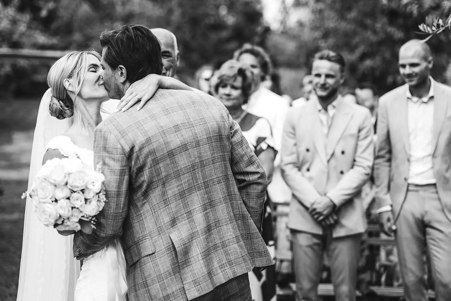 Emotional wedding moment during outdoor intimate ceremony at Agriturismo Quercia al Poggio