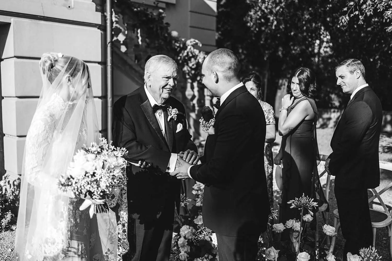 Emotional wedding photo during bride walk in symbolic ceremony at Villa Belvedere in Loro Ciuffenna