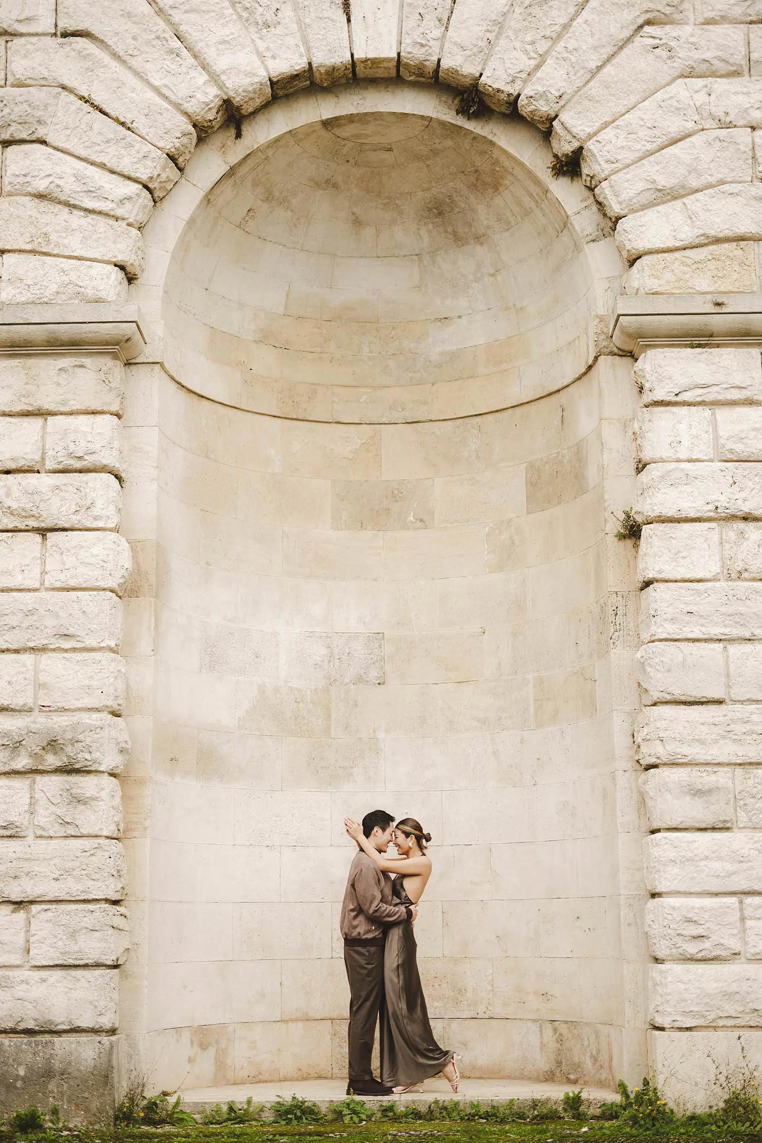 Elegant engagement couple photography in Florence