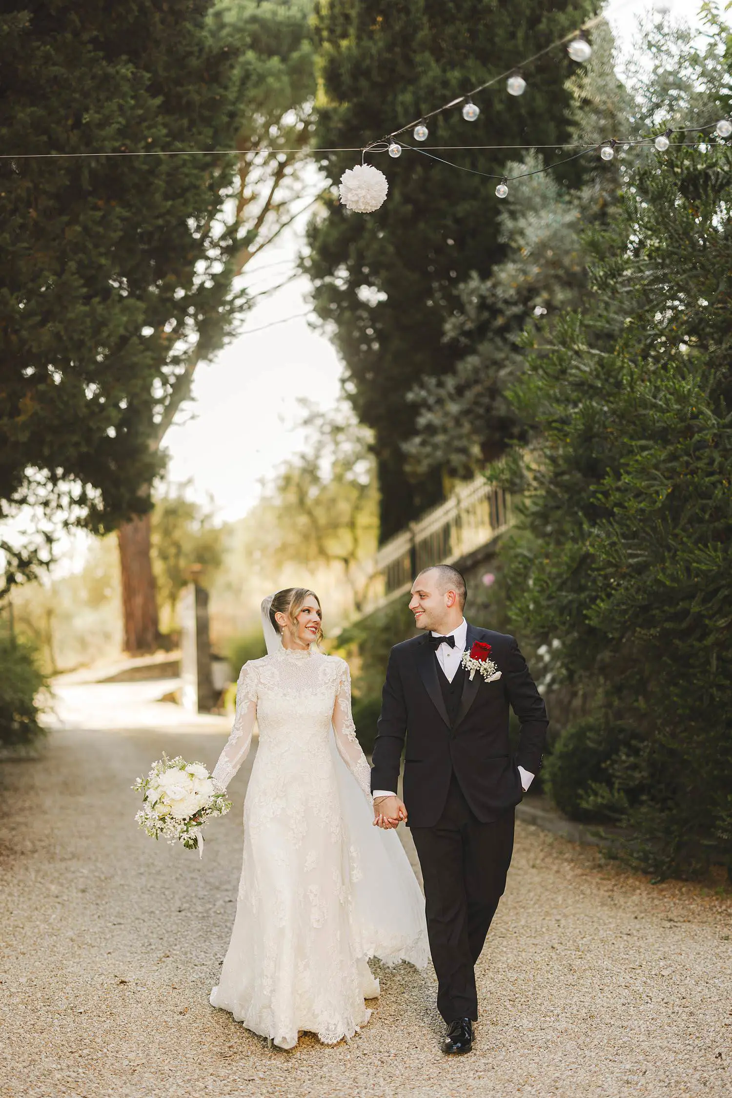 Lovely and exciting bride and groom candid portrait session at Villa Belvedere in Loro Ciuffenna