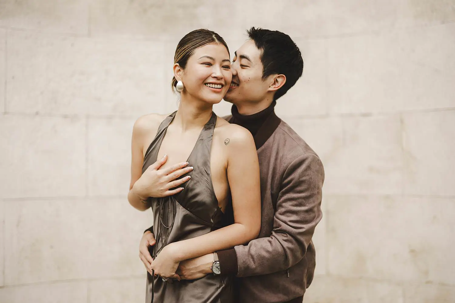 Exciting and lovely couple photo shoot in Florence under soft light