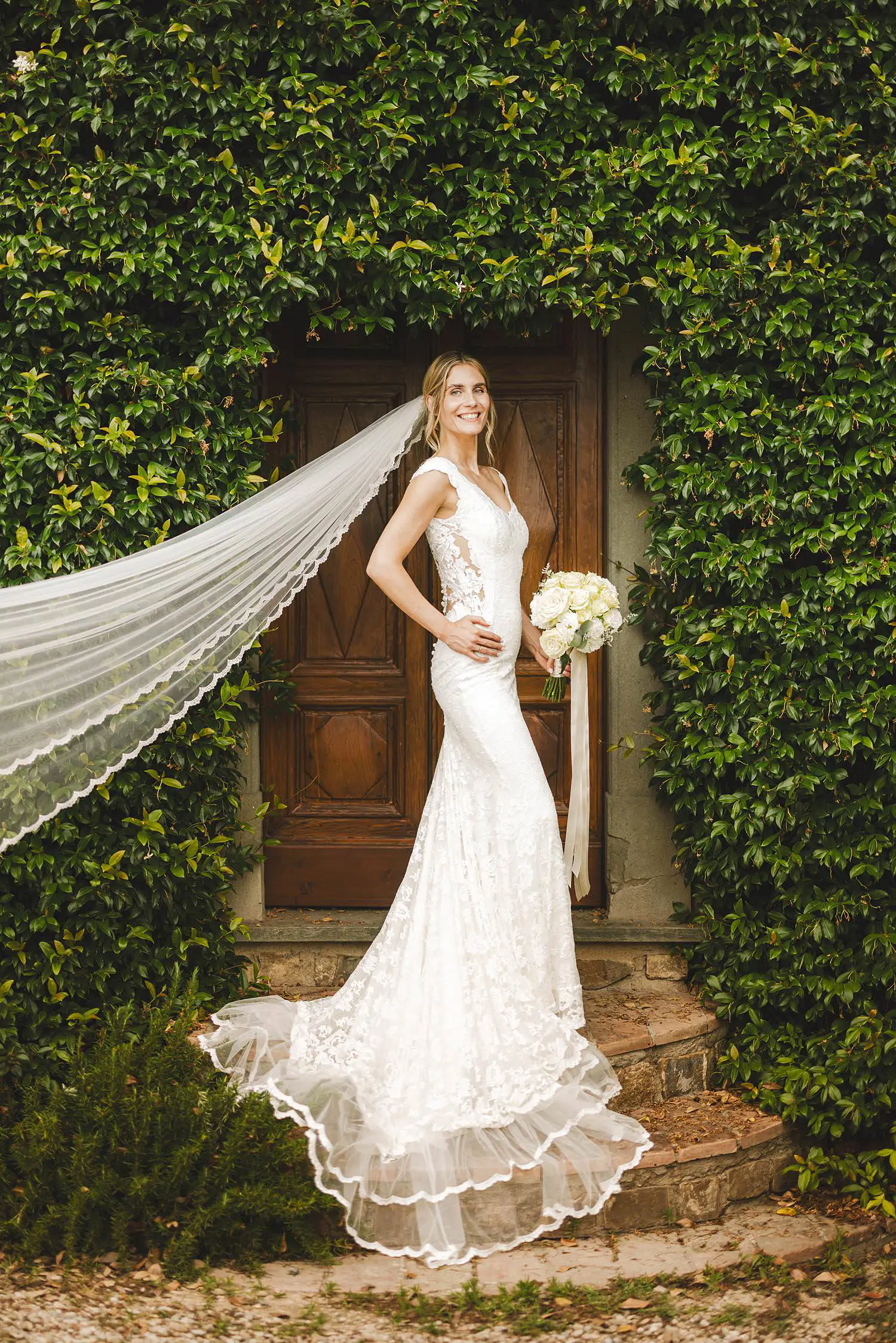 Beautiful bride wedding portrait in the rustic ambient of Agriturismo Fattoria Quercia al Poggio in the heart of Chianti