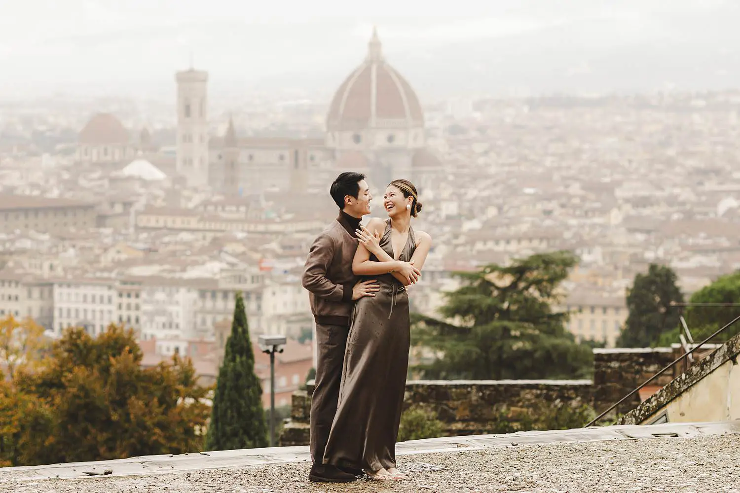 Exciting and fun couple photo shoot in the most iconic panoramic viewpoint of Florence