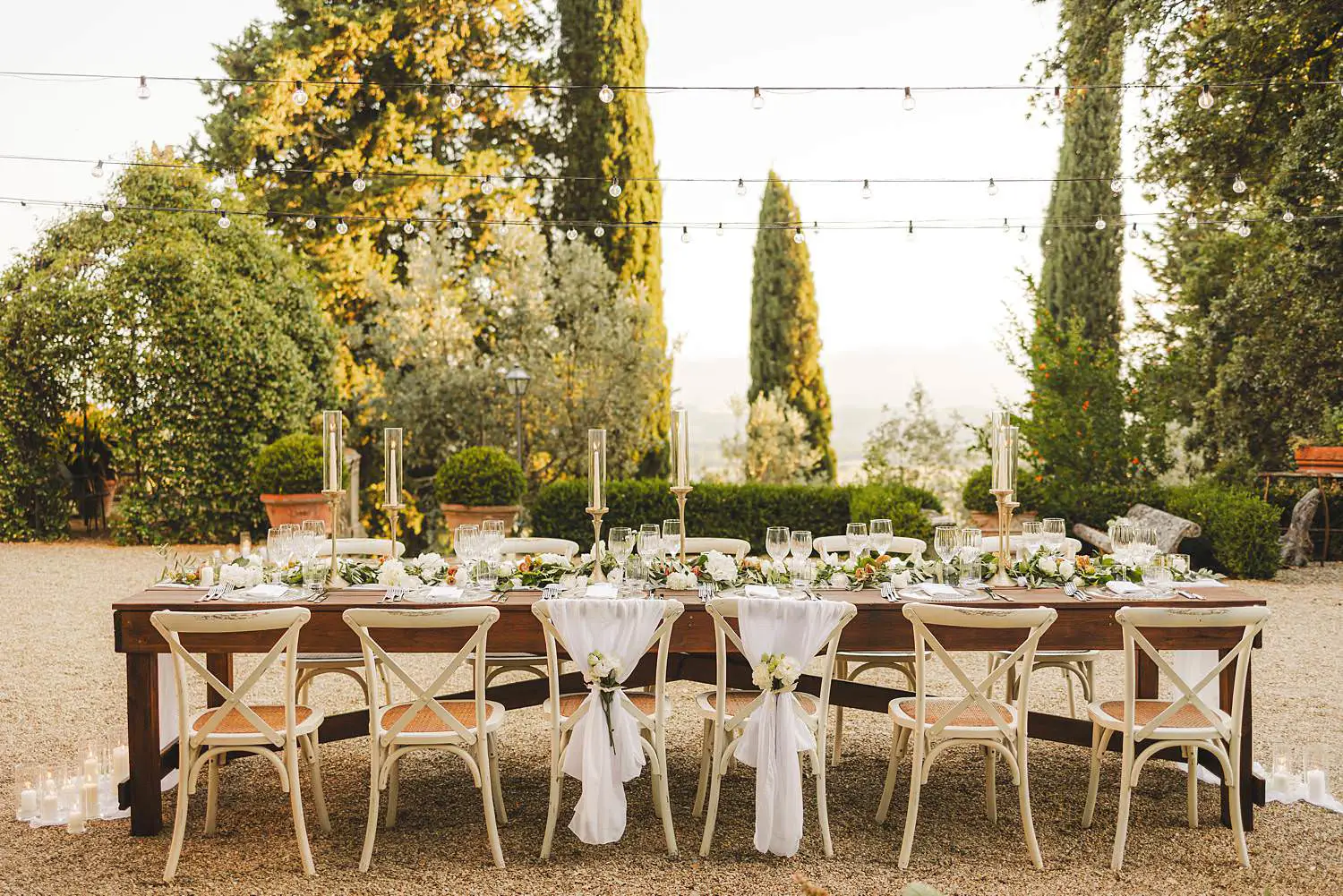 Elegant and beautiful flower decorated intimate dinner table at Villa Belvedere in Loro Ciuffenna