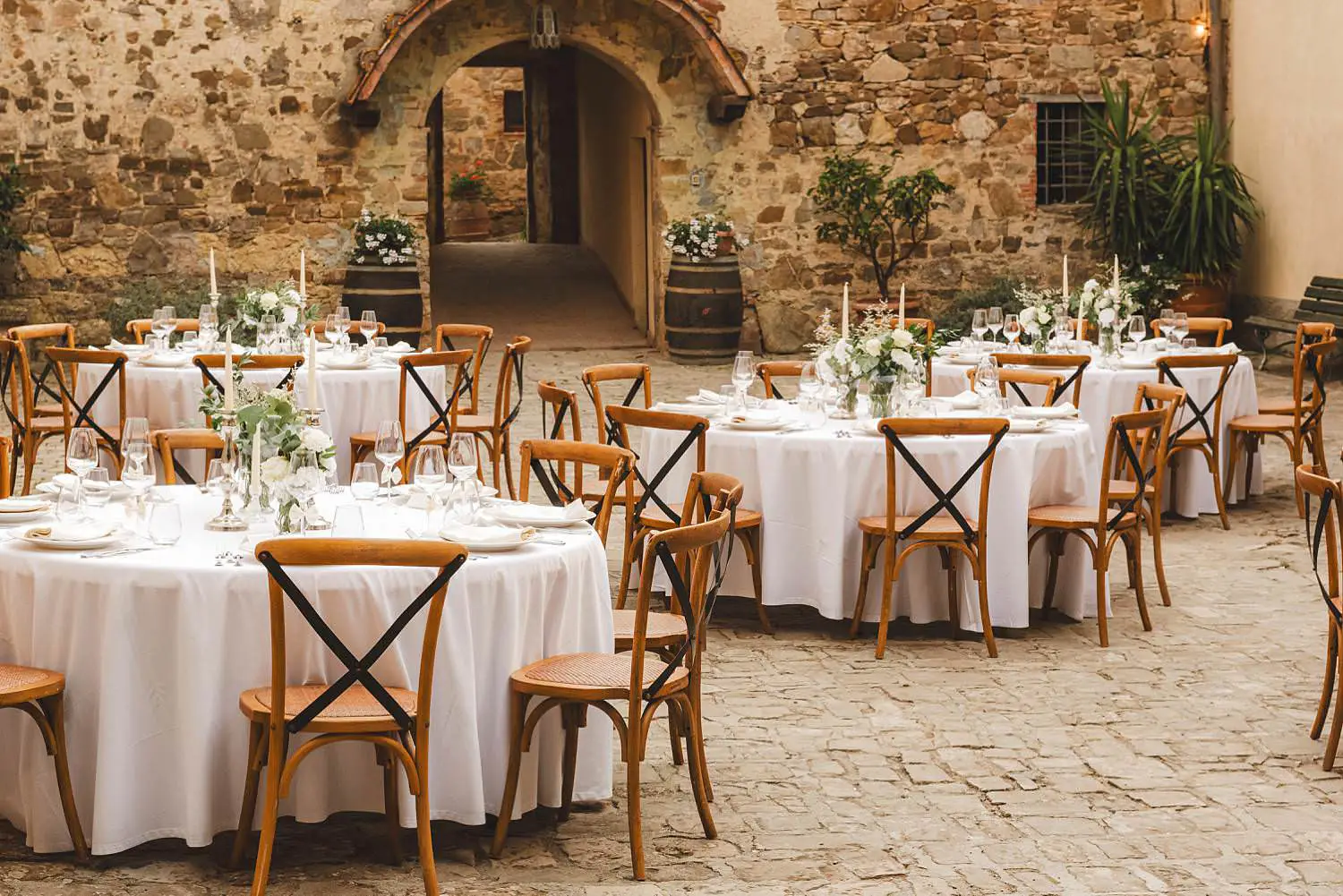 Elegant and minimal wedding dinner setup at Quercia al Poggio