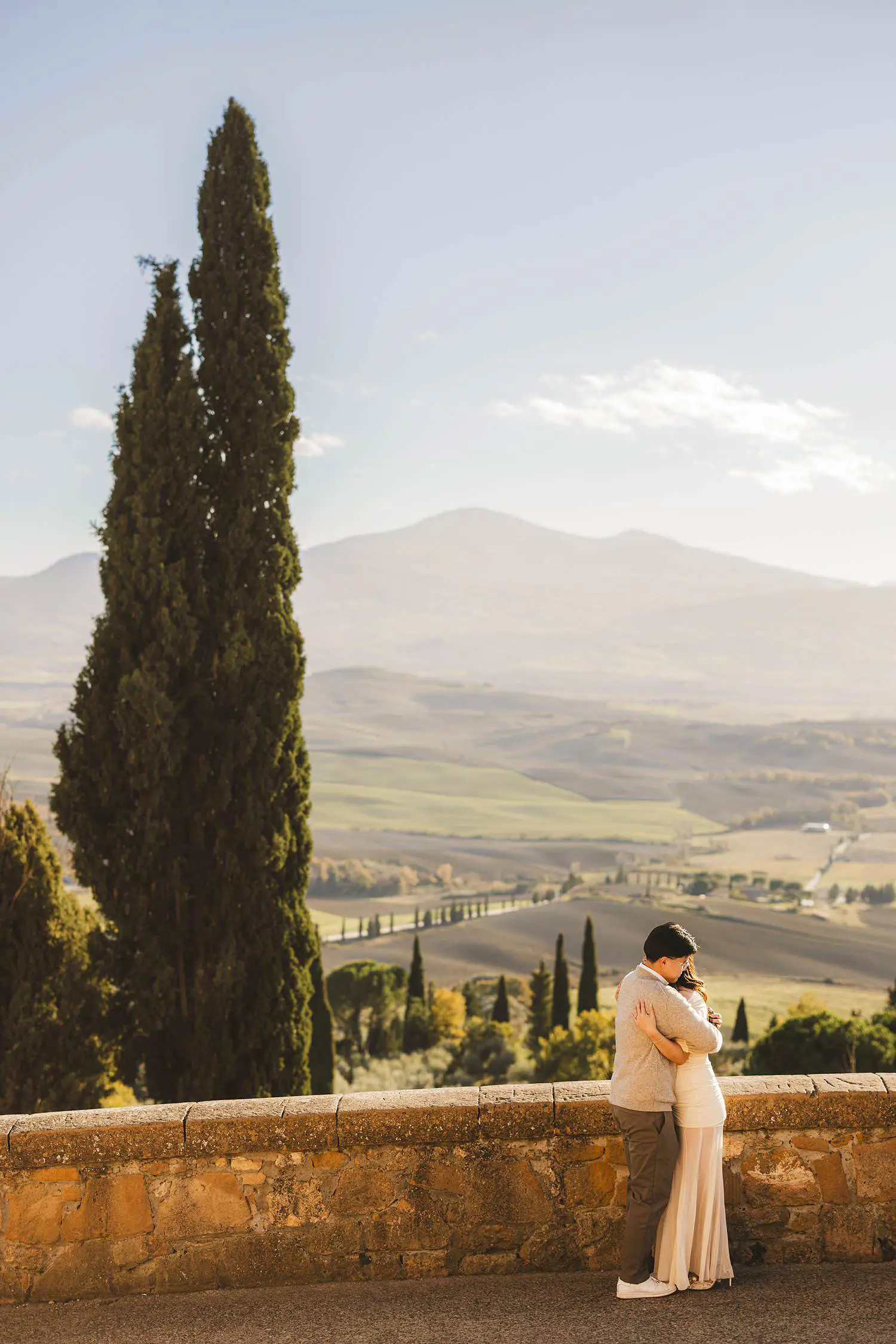 An intimate proposal overlooking the Val d’Orcia in Pienza town