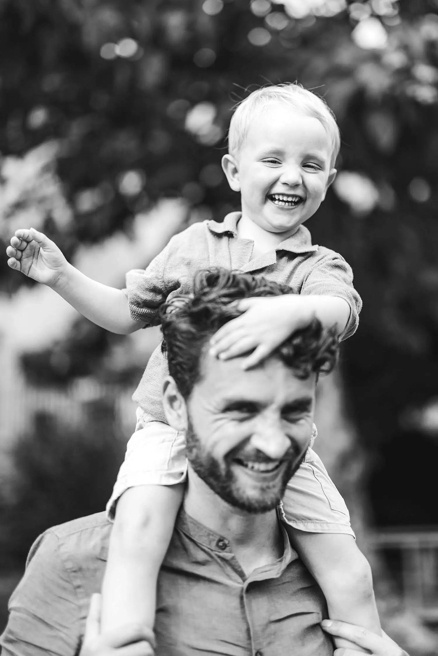 Candid and joyful family photos in Certaldo