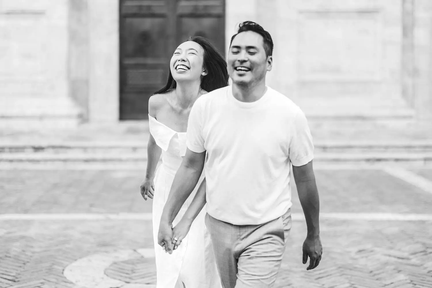 Candid and spontaneous engagement photography in Pienza heart of Val d’Orcia