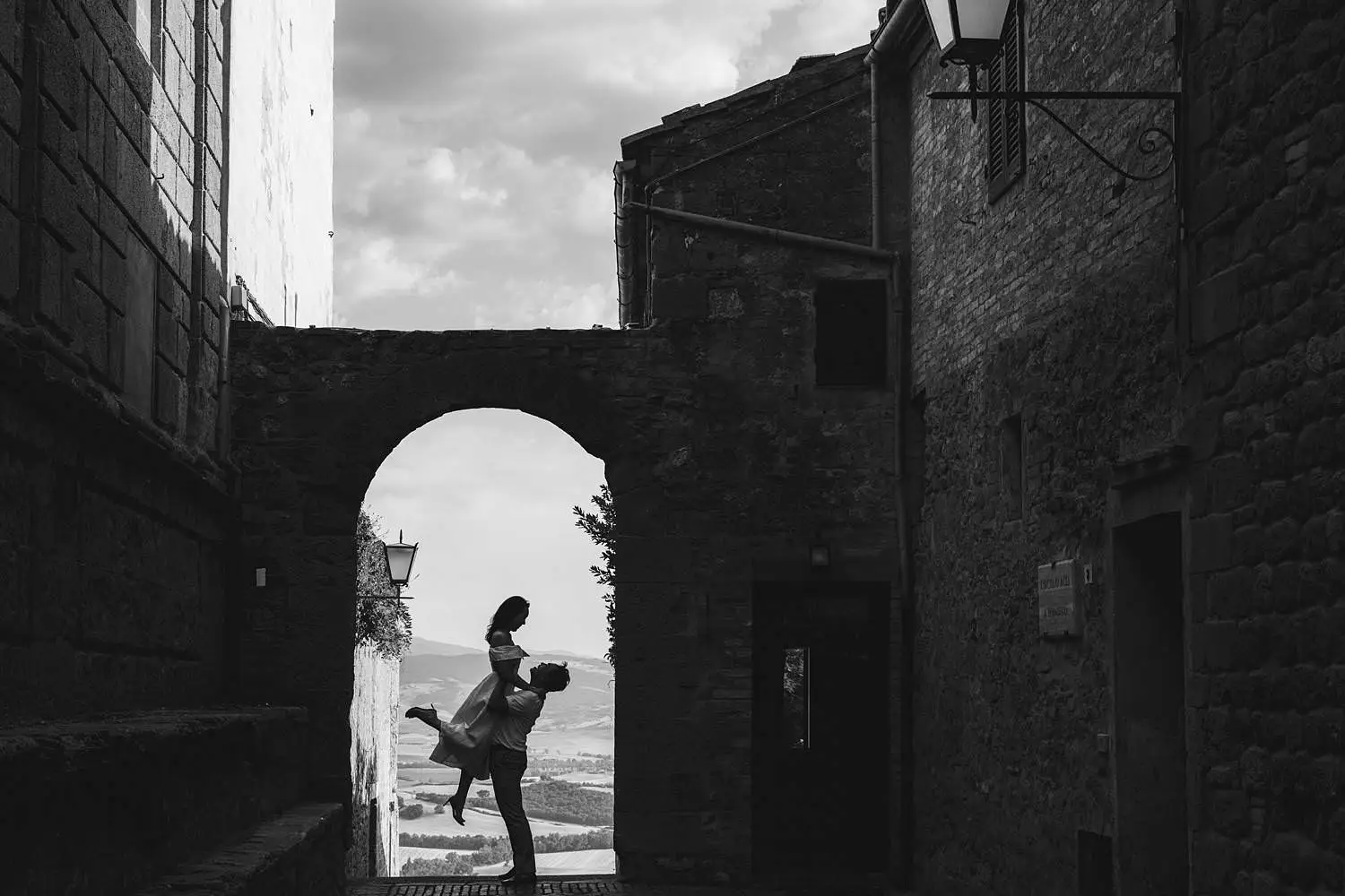 Lovely and romantic couple photo shoot in one of the most romantic spot of Pienza