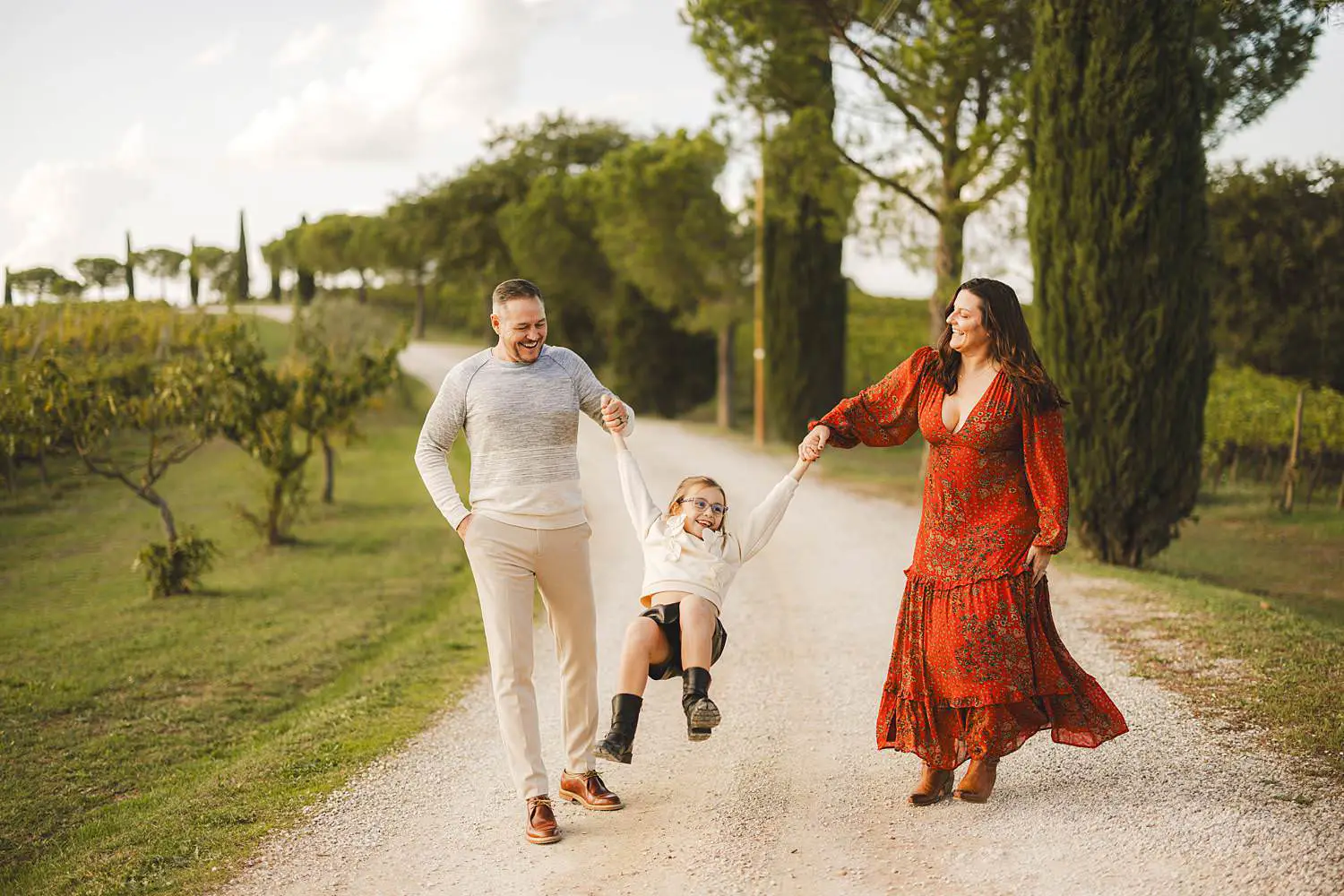 A joyful family photo shoot in Tuscany at Terra Antica Winery Resort