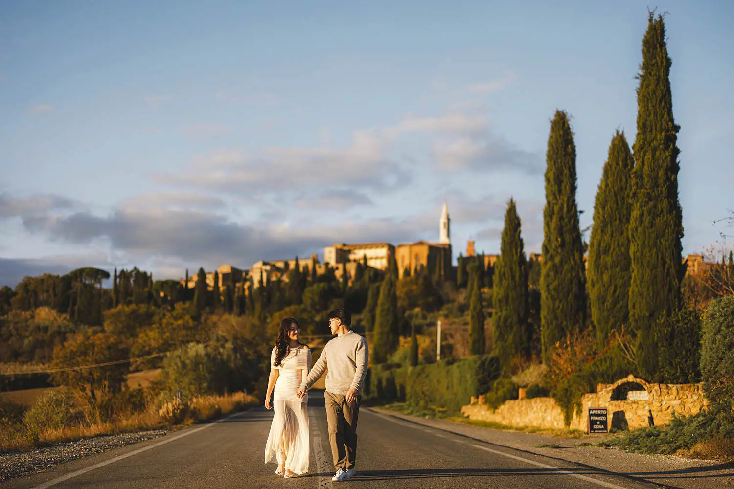 Spontaneous and candid engagement photo shoot near Pienza in the heart of Val d’Orcia