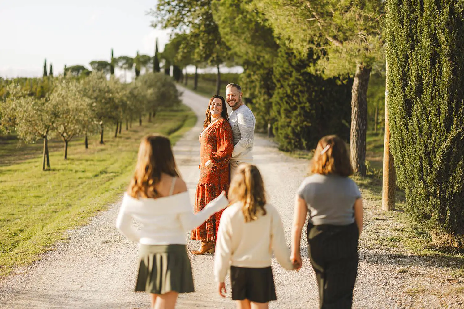 Candid and spontaneous family photographer in Tuscany countryside near Siena and Val d’Orcia
