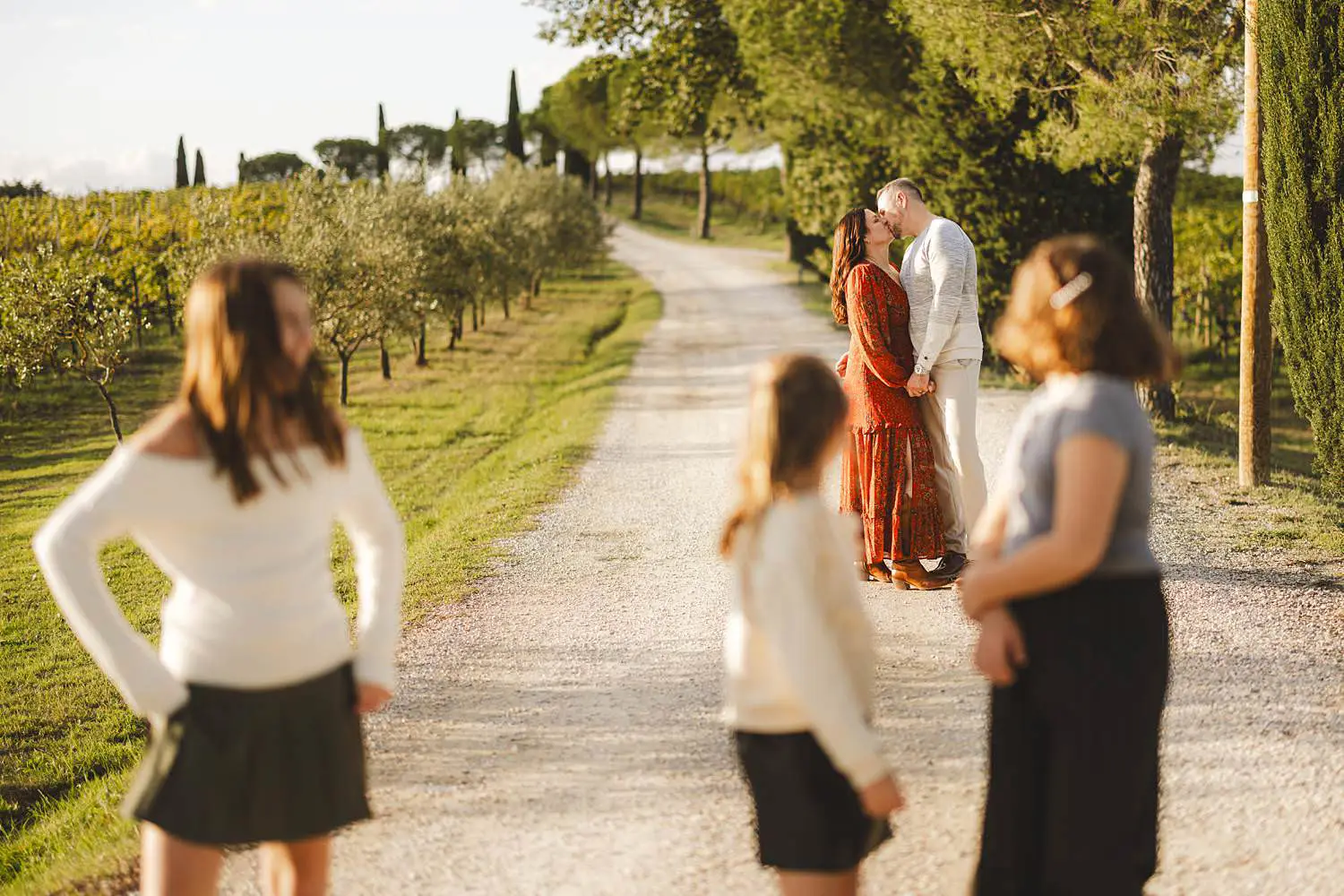 Candid and spontaneous family photographer in Tuscany countryside near Siena and Val d’Orcia
