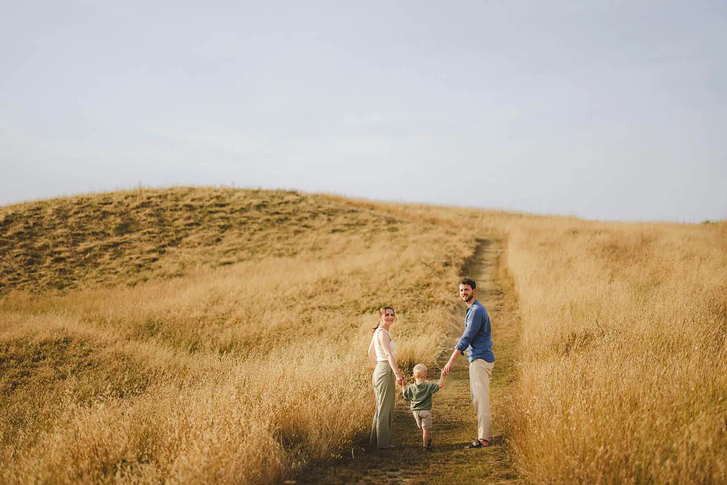 Unforgettable and relaxed family photo shoot in the countryside of Certaldo Alto village