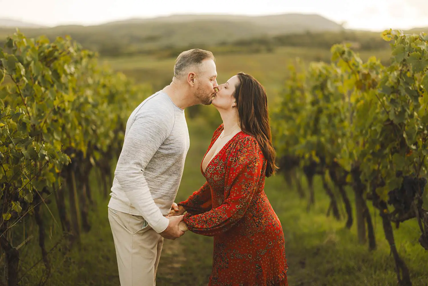 Candid and spontaneous family photographer in Tuscany countryside near Siena and Val d’Orcia