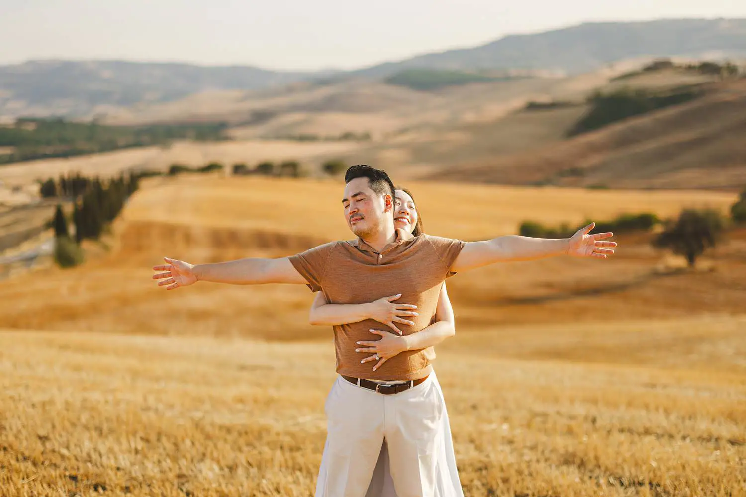 A Dreamlike Couple Session in Val d’Orcia near Pienza