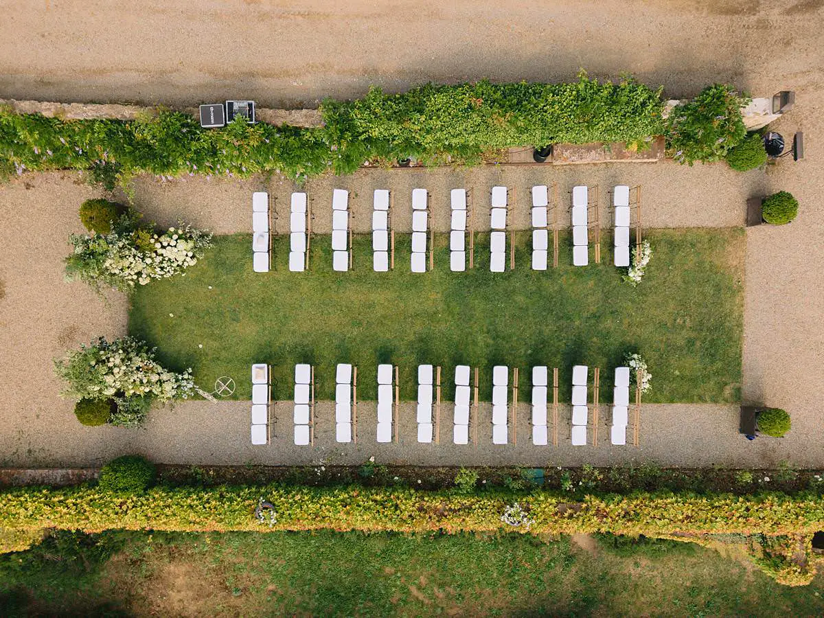 Aerial view of parallel rows of ceremony chairs in the Villa Le Fontanelle garden.